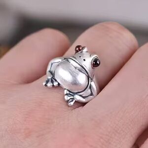 Silver Bull Frog Ring with Red Eyes